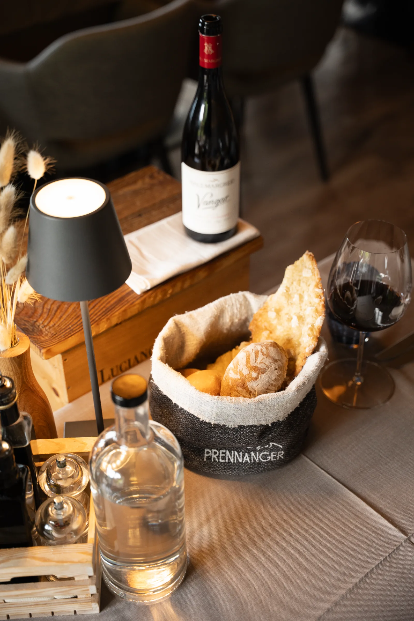 Brotkorb mit Südtiroler Wein