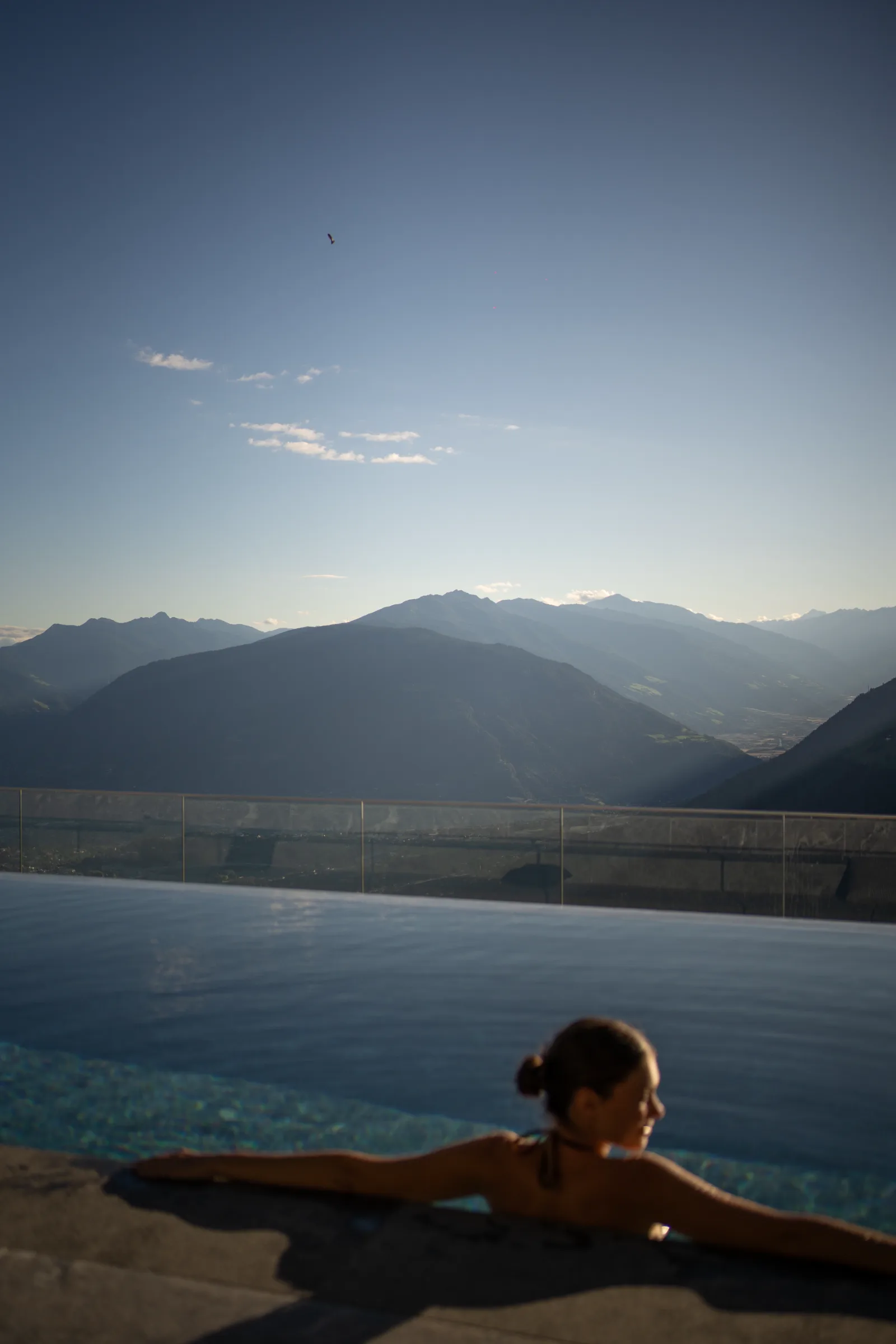Entspannen im Pool mit Blick auf die Berge