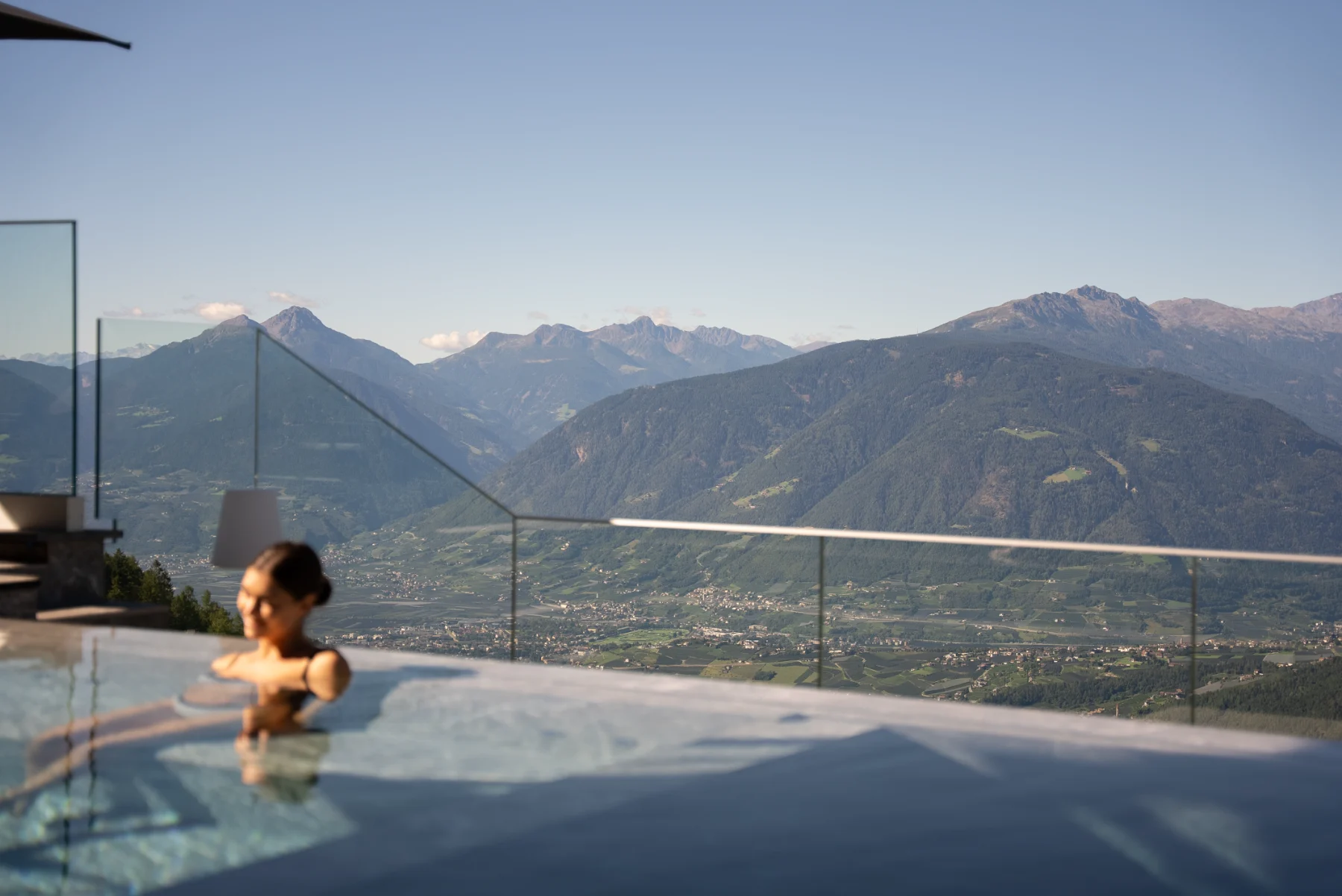 Whirlpool mit Blick über das Meraner Land