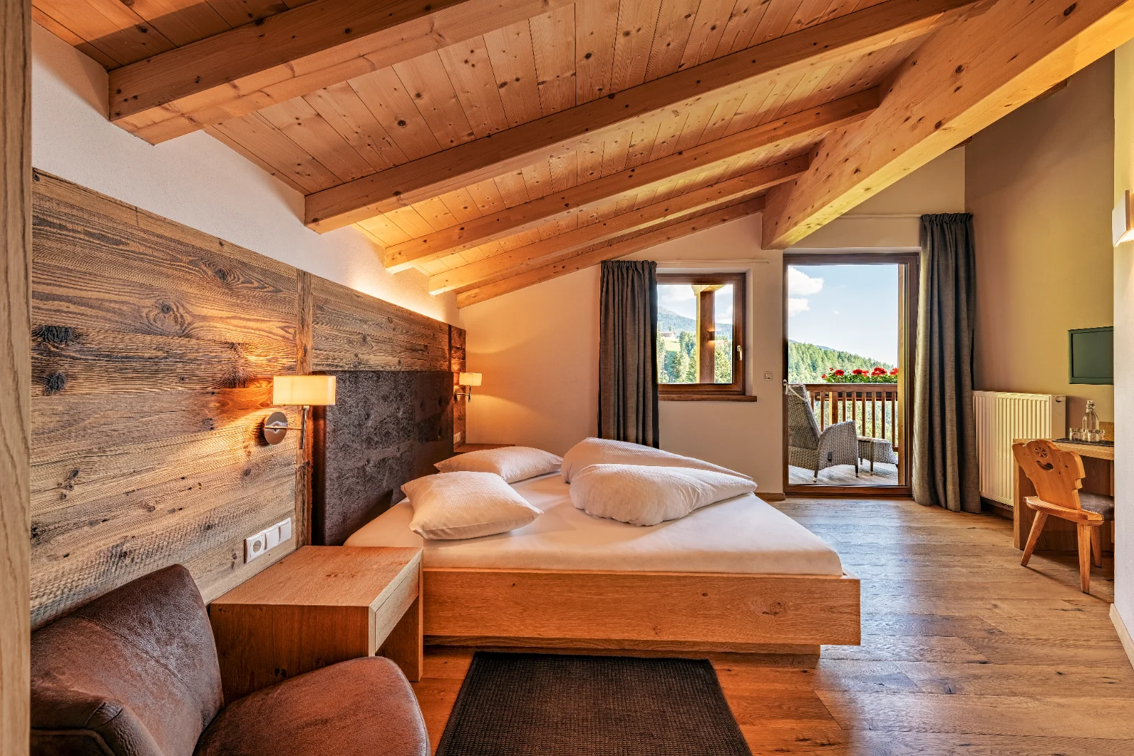 Mountain Suite mit Altholz, Balkon und Bergblick